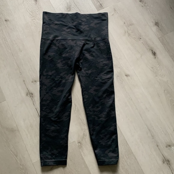 SPANX Look At Me Now Camo Seamless‎ Leggings // 3 X - Picture 5 of 9